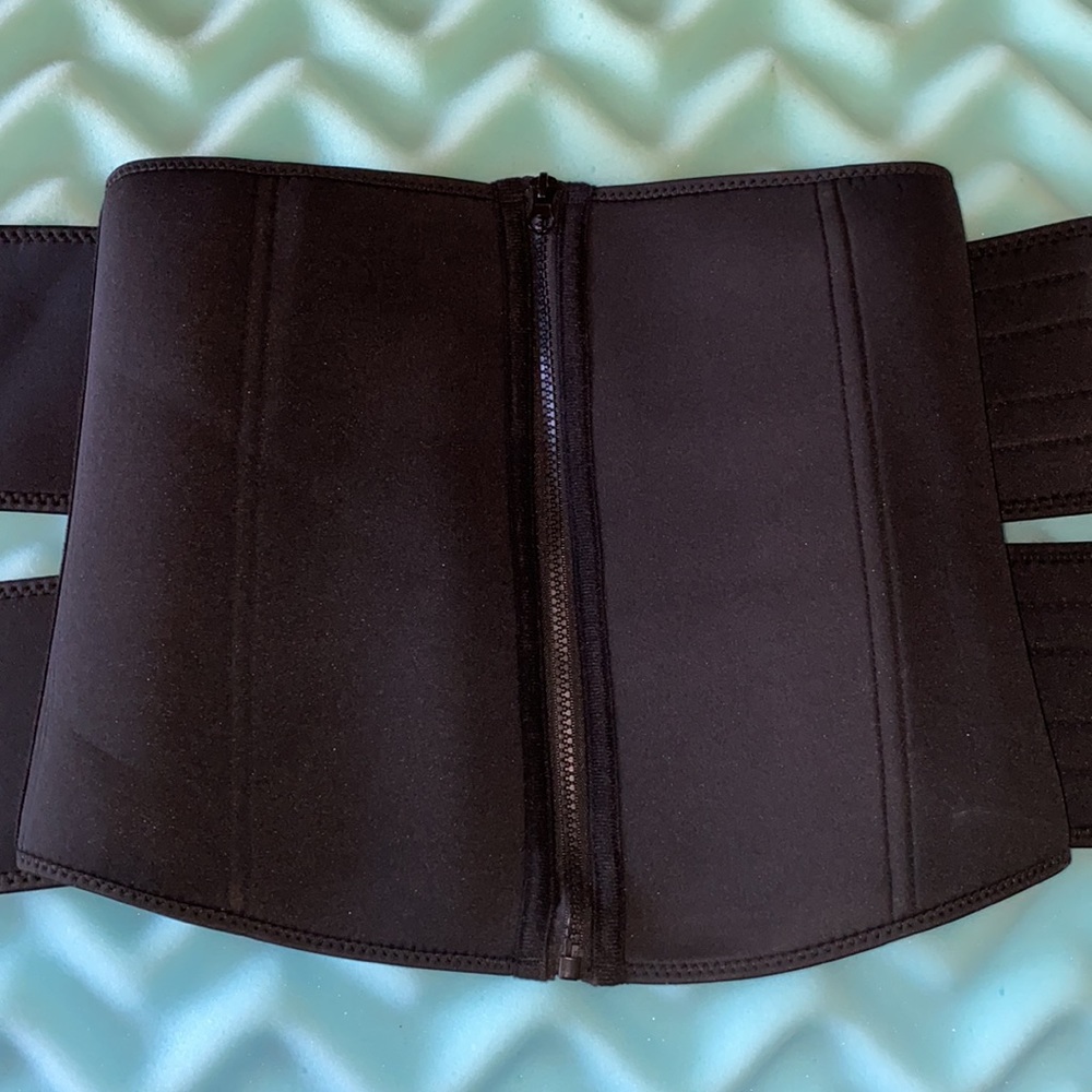 🏋️♀️ Waist Trainer - Picture 2 of 5
